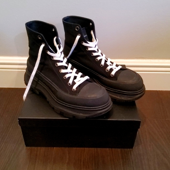 AUTHENTIC ALEXANDER MCQUEEN Black & White-Lace 'Tread Slick' Boots Size 42 US 9 - Picture 2 of 4